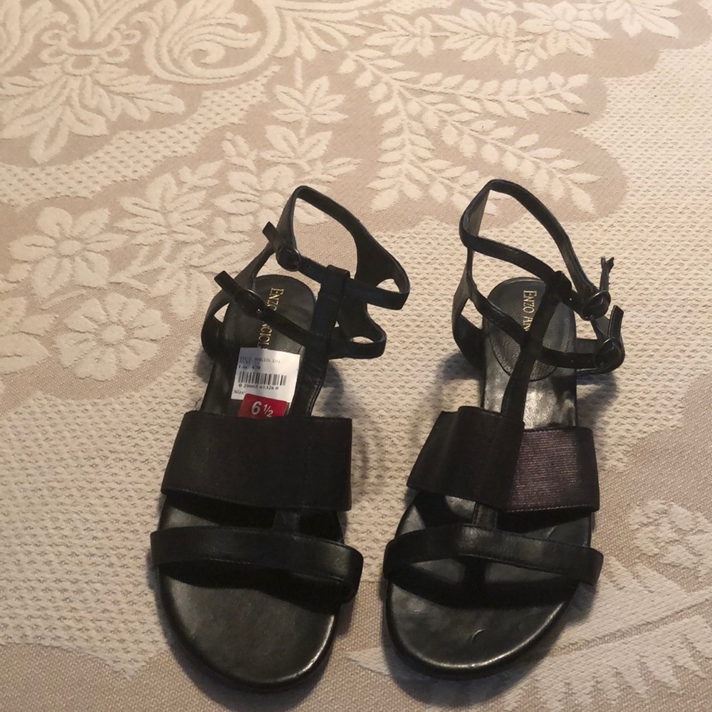 Enzo Angiolini Black strappy flat sandals NWT